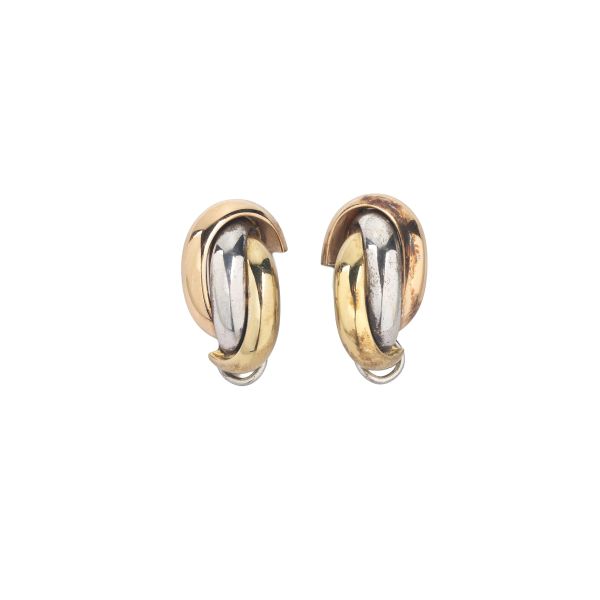 PAIR OF STUD EARRINGS IN 18KT AND LOW TITLE THREE TONE GOLD