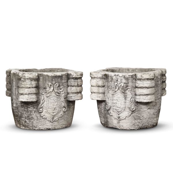 



A PAIR OF LARGE SPANISH MORTARS, 18TH CENTURY