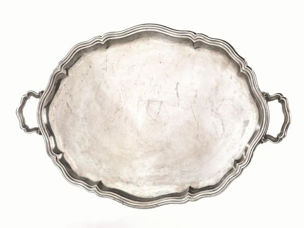  Guantiera, di forma ovale in argento, bordo smerlato, manici sagomati, cm   