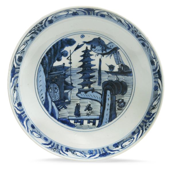 



A BLUE AND WHITE PORCELAIN DISH, CHINA, QING DYNASTY, 16TH-17TH CENTURY