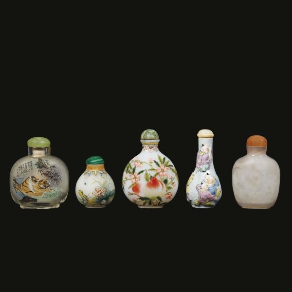 A LOT OF FIVE SNUFF BOTTLES, CHINA, 20TH CENTURY