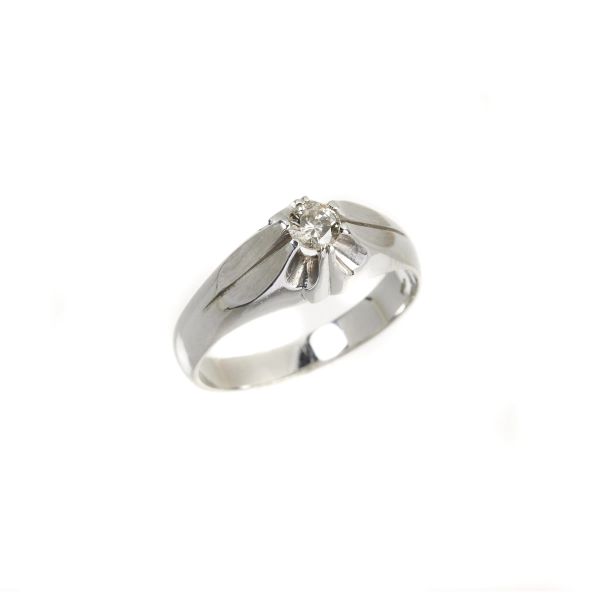 



DIAMOND RING IN 18KT WHITE GOLD