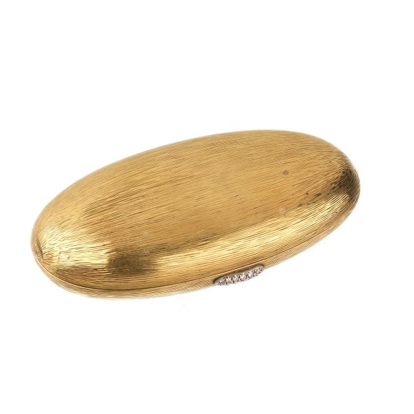 



POWDER CASE IN 18KT YELLOW GOLD