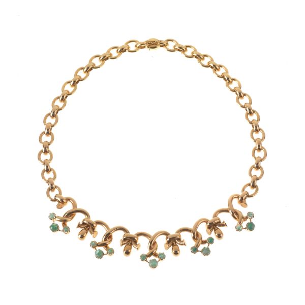 EMERALD CLUSTER NECKLACE IN 18KT YELLOW GOLD