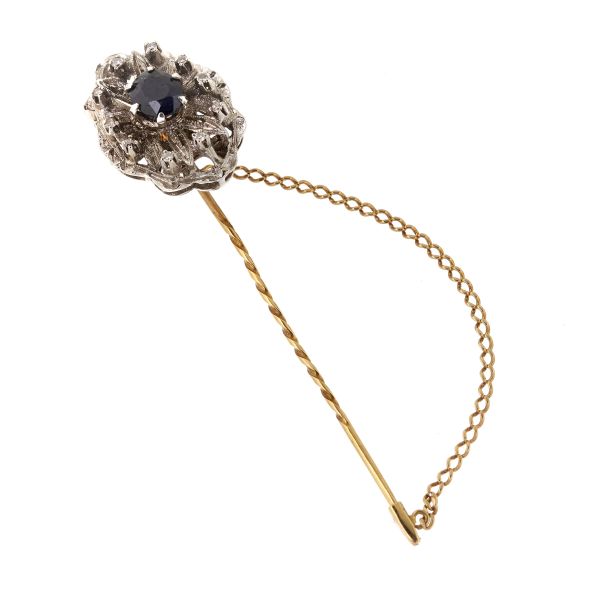 



JACKET BROOCH WITH DIAMONDS AND SAPPHIRE