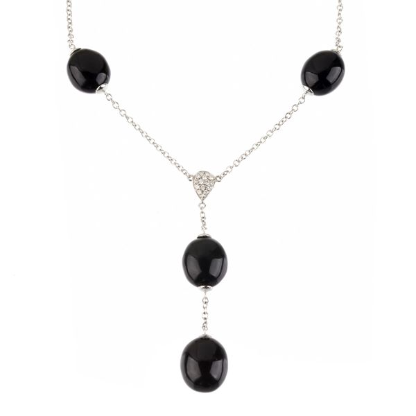 



ONYX PENDANT NECKLACE IN 18KT WHITE GOLD