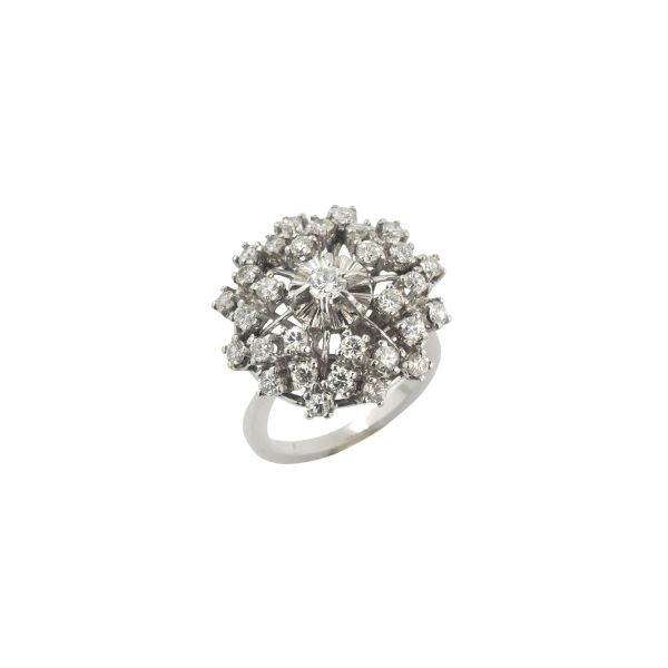 



SNOWFLAKE-SHAPED DIAMOND RING IN 18KT WHITE GOLD