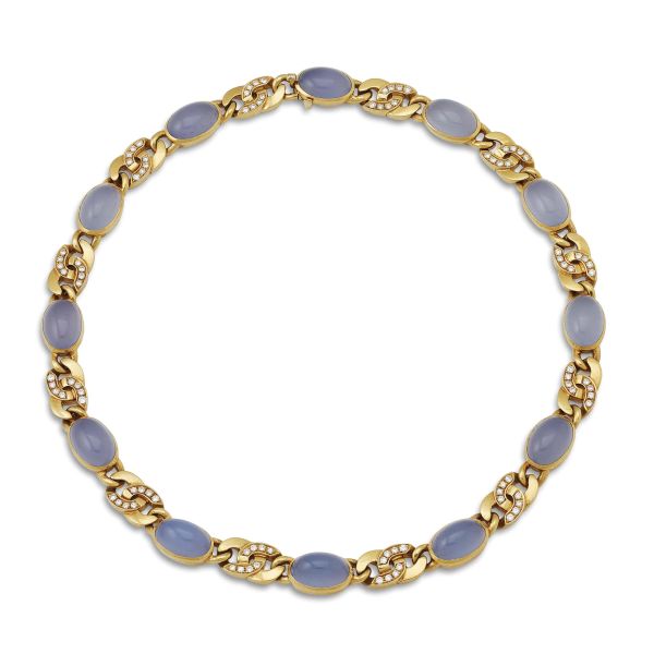 CHALCEDONY AND DIAMOND CURB NECKLACE IN 18KT YELLOW GOLD
