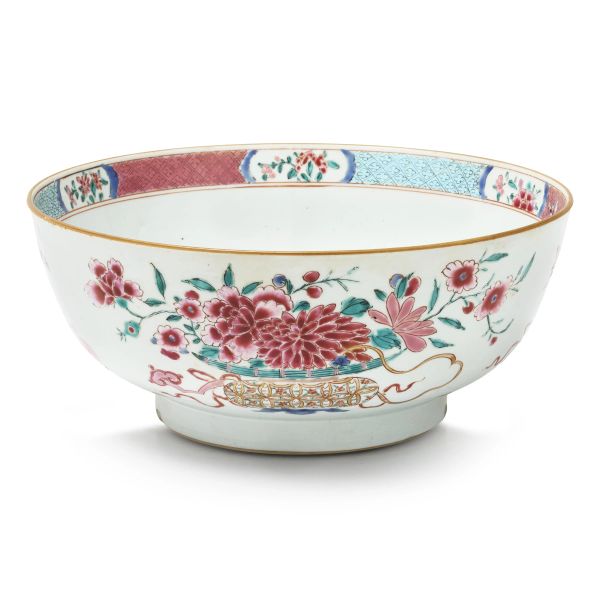 



A FAMILLE ROSE PORCELAIN BOWL, CHINA, QING DYNASTY, 18TH CENTURY, QIANLONG PERIOD
