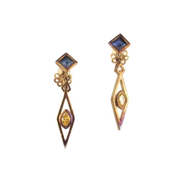 



MULTI GEM DROP EARRINGS IN 18KT YELLOW GOLD