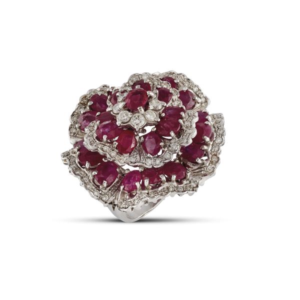 BIG RUBY AND DIAMOND FLOWER RING IN 18KT WHITE GOLD