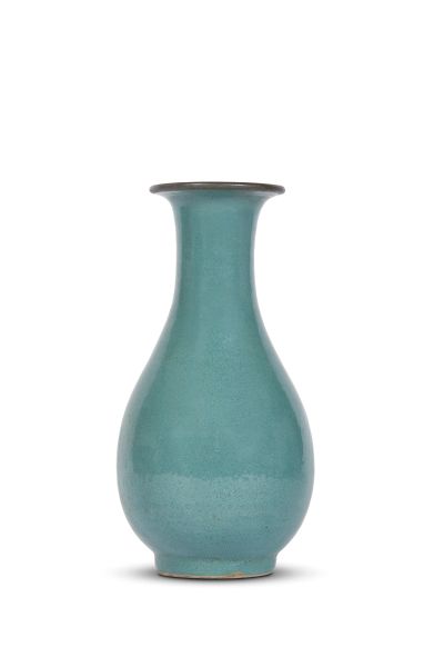 A VASE, CHINA, QING DYNASTY, 18TH CENTURIY