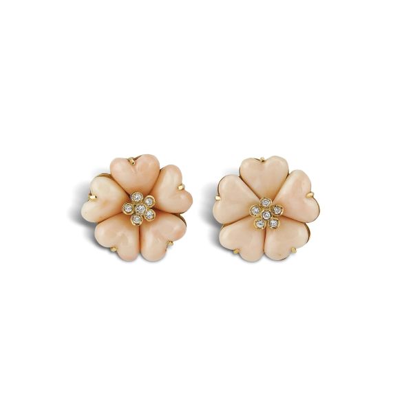 FLOWER-SHAPED ROSE CORAL AND DIAMOND EARRINGS IN 18KT YELLOW GOLD