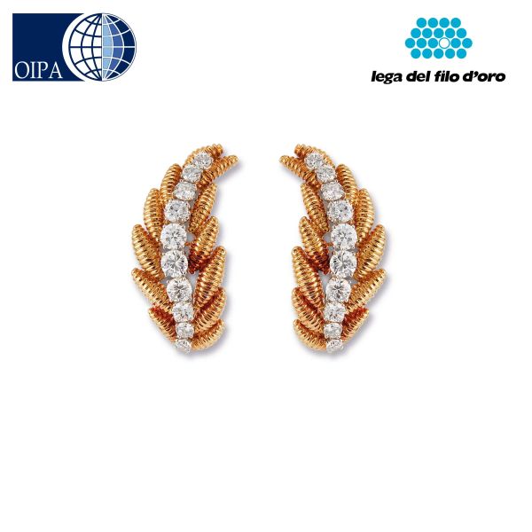 Bulgari - 



BULGARI DIAMOND LEAF-SHAPED EARRINGS IN 18KT YELLOW GOLD