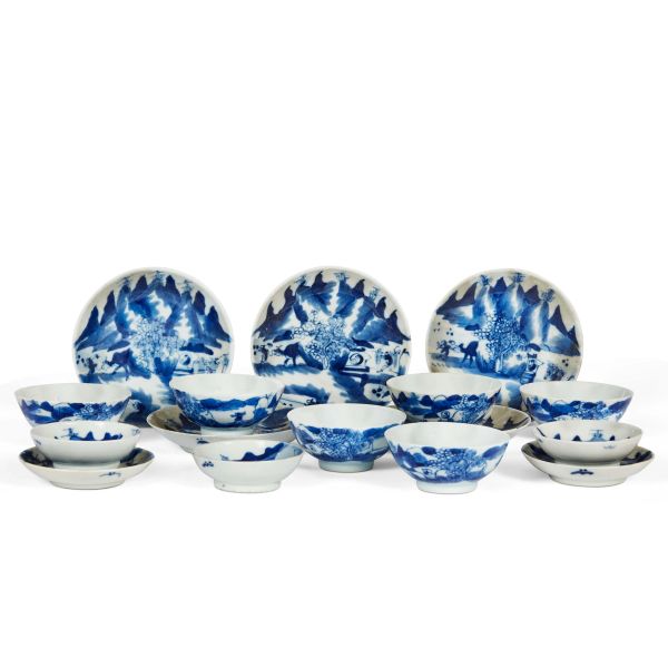



LOT OF NINE CUPS AND SEVEN SAUCERS IN BLUE AND WHITE PORCELAIN, CHINA, QING DYNASTY, 20TH/19TH C.