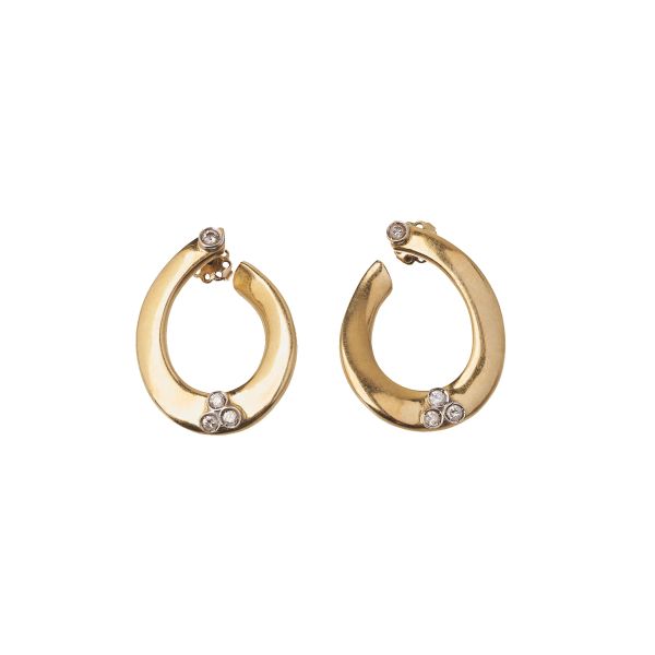 



DIAMOND DROP EARRINGS IN 18KT YELLOW GOLD