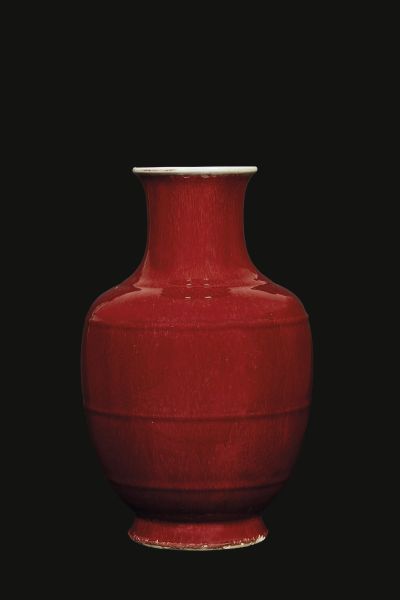 A VASE, CHINA, QING DYNASTY, 19TH-20TH CENTURY