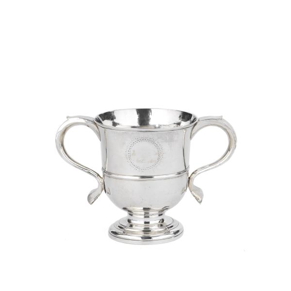 A SILVER CUP, LONDON, 1798