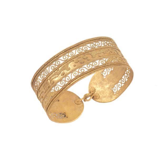 ARCHAELOGICAL STYLE MICRO-GRANULATED BANGLE IN 18KT YELLOW GOLD