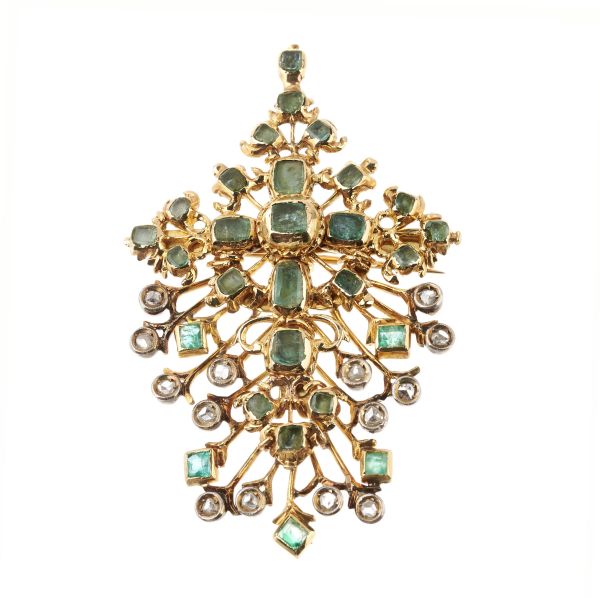



CROSS BROOCH-PENDANT WITH EMERALDS AND DIAMONDS