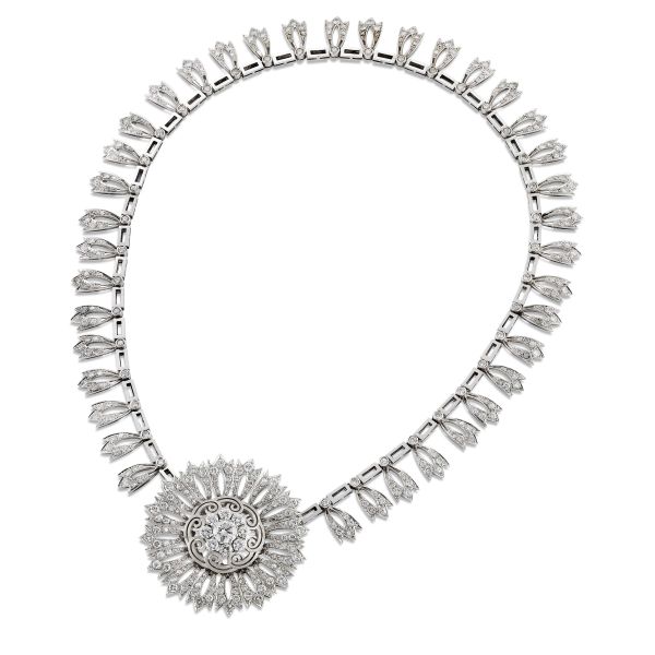 



DIAMOND FLORAL NECKLACE IN 18KT WHITE GOLD