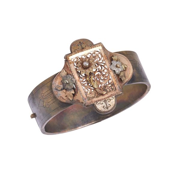 



WIDE BAND&nbsp; BANGLE BRACELET IN 9KT GOLD
