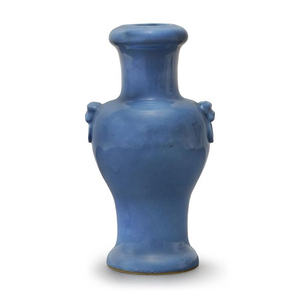 



A CLAIR-DE-LUNE-GLAZED PORCELAIN VASE, CHINA, QING DYNASTY, 19TH CENTURY