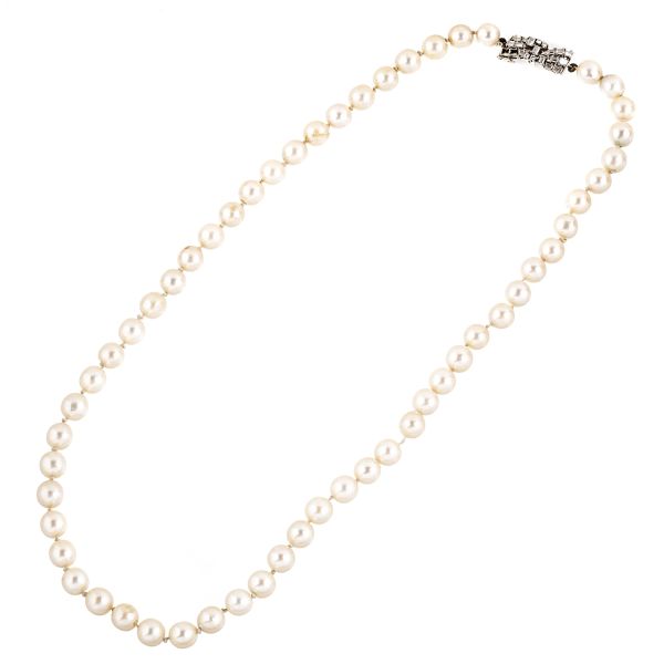 



COLLANA CON PERLE E DIAMANTI