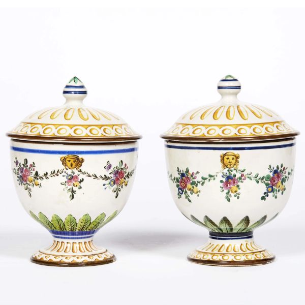 A PAIR OF FERNIANI PILL CUPS, FAENZA, LATE QUARTER 18TH CENTURY