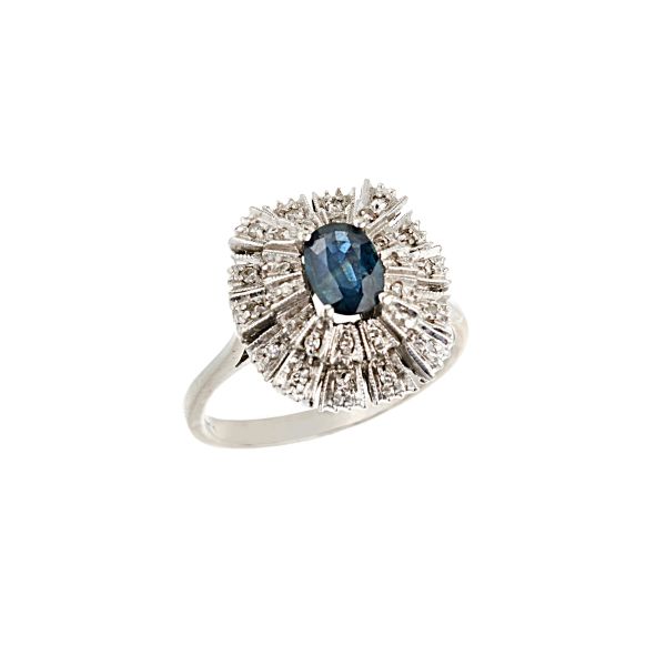 DIAMOND RING IN 18KT WHITE GOLD