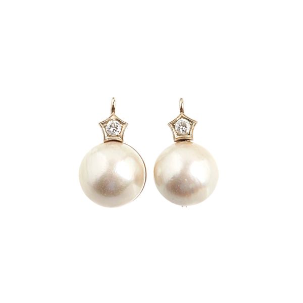 MABE PEARL AND DIAMOND EARRINGS IN 18KT WHITE GOLD