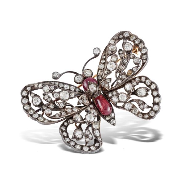 



RUBY AND DIAMOND BUTTERFLY-SHAPED BROOCH IN SILVER AND GOLD