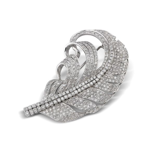 LEAF-SHAPED DIAMOND BROOCH IN 18KT WHITE GOLD