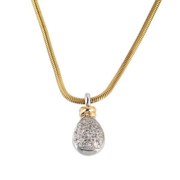 ROUND SNAKE CHAIN NECKLACE WITH A DIAMOND PENDANT IN 18KT YELLOW GOLD