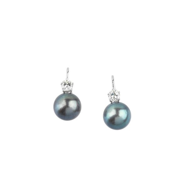 GREY PEARL AND DIAMOND EARRINGS IN 18KT WHITE GOLD