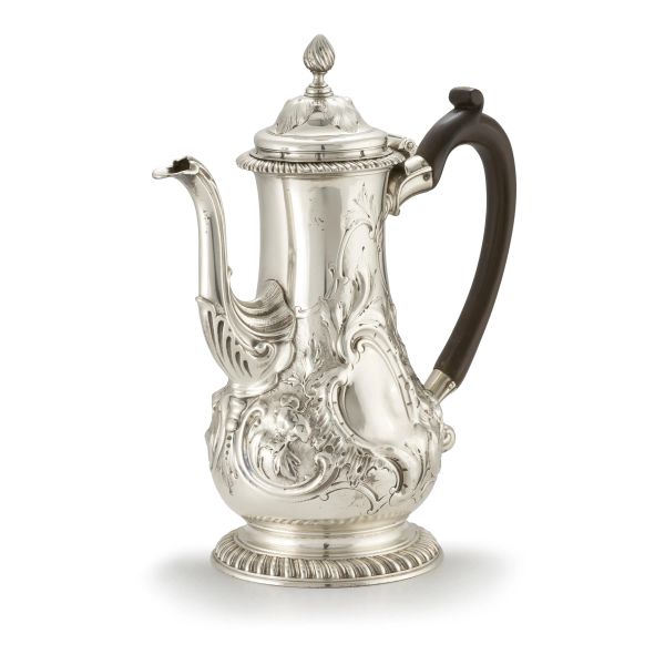 A STERLING SILVER TEA POT, LONDON, 1762, MARK OF FRANCIS CRUMP