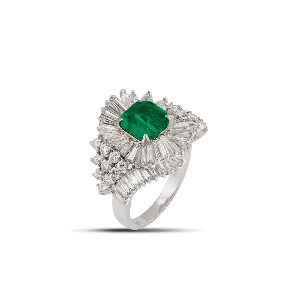 



COLOMBIAN EMERALD AND DIAMOND RING IN 18KT WHITE GOLD