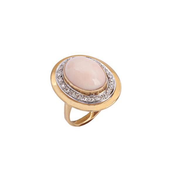 



ROSE CORAL AND DIAMOND RING IN 18KT TWO TONE GOLD