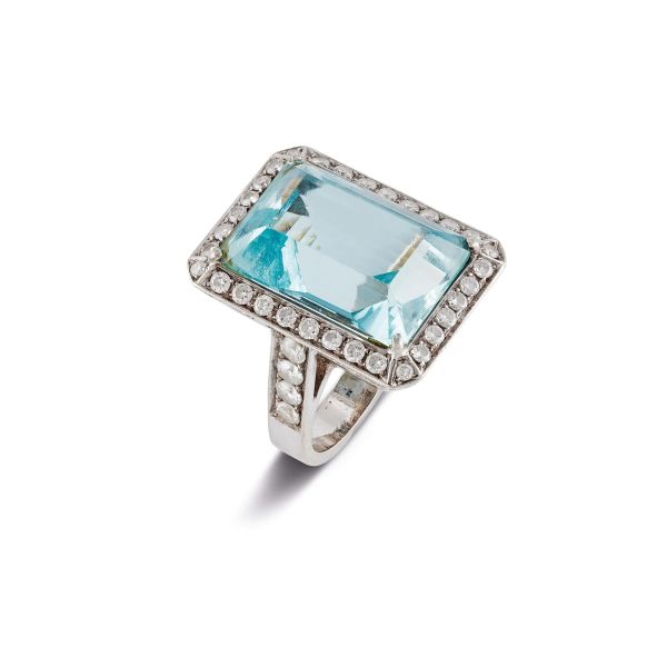 



ANELLO CON ACQUAMARINA E DIAMANTI
