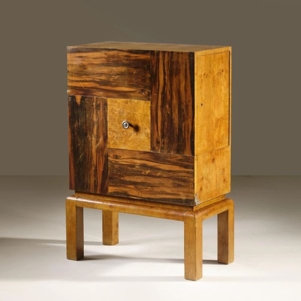 



WOODEN CABINET 