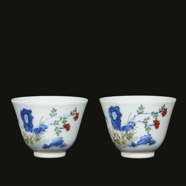 A PAIR OF CUPS, CHINA, 20TH CENTURY