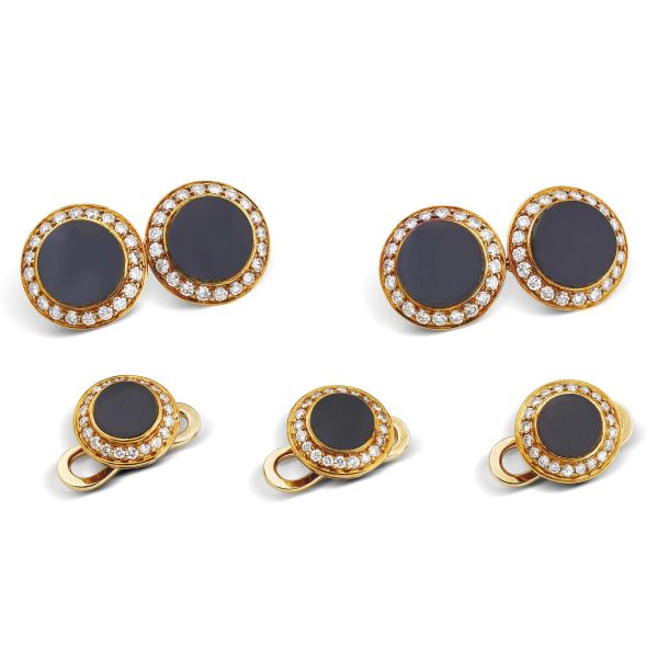 



MASSONI TUXEDO SET IN 18KT YELLOW GOLD