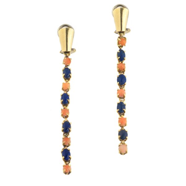 LONG CORAL AND LAPISLAZZULI EARRINGS IN 18KT YELLOW GOLD