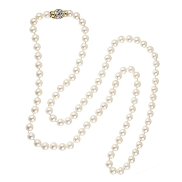 



LONG PEARL NECKLACE 