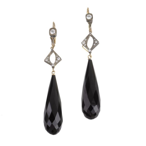 



LONG ONYX AND DIAMOND DROP EARRINGS IN GOLD AND SILVER 