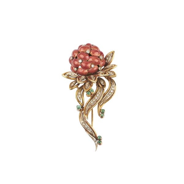 



DIAMOND AND EMERALD FLORAL BROOCH IN 18KT TWO TONE GOLD