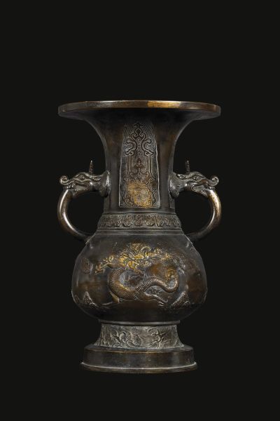 A VASE, CHINA, LATE MING DYNASTY, 17TH CENTURY