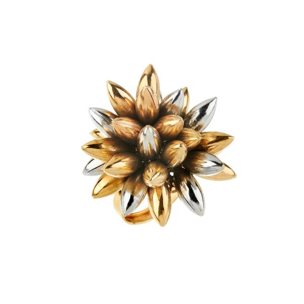 



CLUSTER RING IN 18KT THREE TONE COLOUR GOLD