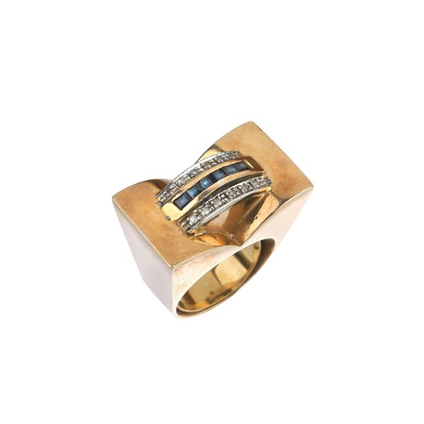 



BIG SAPPHIRE AND DIAMOND BAND RING INTWO TONE GOLD