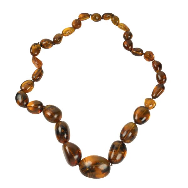 



GRADUATED AMBER NECKLACE
